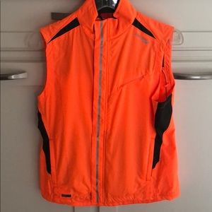 Women's Saucony running vest. Sz small